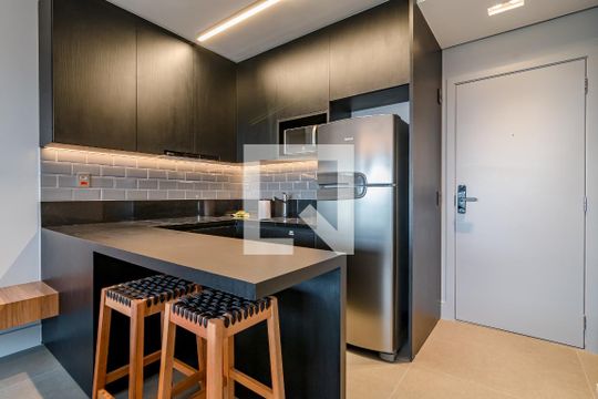 Cozinha de apartamento para alugar com 1 quarto, 66m² em Pinheiros, São Paulo
