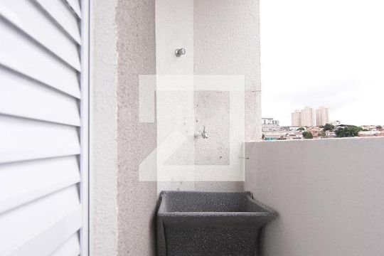 Área de Serviço de apartamento para alugar com 2 quartos, 54m² em Vila Carmosina, São Paulo