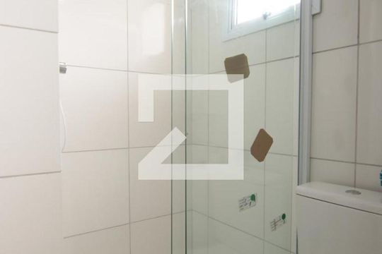 Banheiro de apartamento para alugar com 2 quartos, 54m² em Vila Carmosina, São Paulo