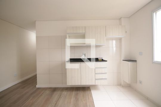 Cozinha de apartamento para alugar com 2 quartos, 54m² em Vila Carmosina, São Paulo