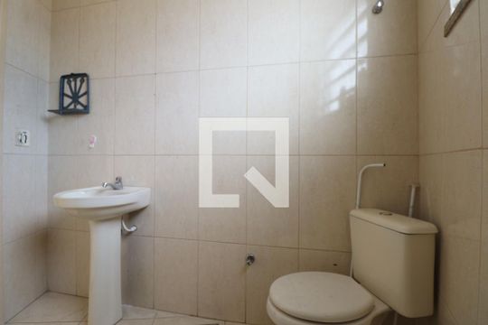 Banheiro de casa para alugar com 2 quartos, 100m² em Centro, São Gonçalo