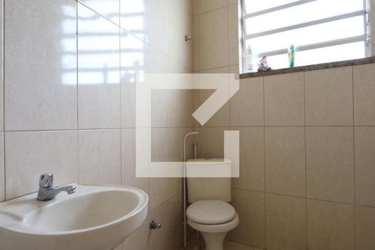 Banheiro de casa para alugar com 2 quartos, 100m² em Centro, São Gonçalo