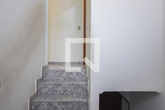 Escada de casa para alugar com 3 quartos, 180m² em Cidade Intercap, Taboão da Serra