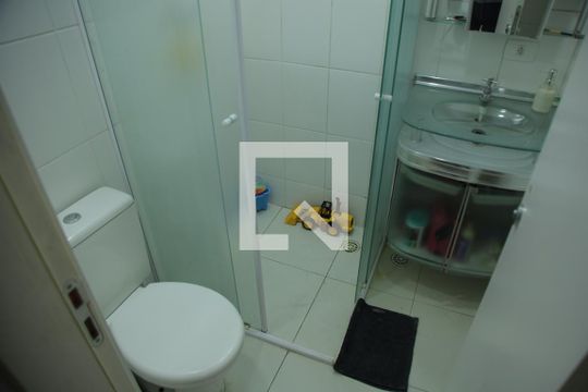 Banheiro de apartamento à venda com 2 quartos, 52m² em São Pedro, Osasco