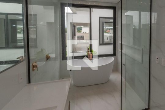 Banheiro Suite Master de casa de condomínio à venda com 4 quartos, 440m² em Loteamento Parque das Sapucaias, Campinas