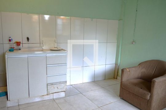 Quarto de casa para alugar com 1 quarto, 40m² em Nascentes Imperiais, Contagem