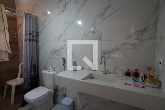 Banheiro de casa à venda com 5 quartos, 132m² em Fonseca, Niterói