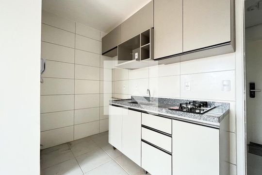 Cozinha  de apartamento para alugar com 1 quarto, 27m² em Vila Campestre, São Paulo