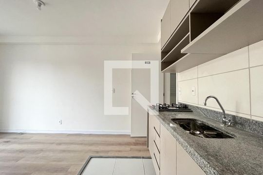 Cozinha de apartamento para alugar com 1 quarto, 27m² em Vila Campestre, São Paulo
