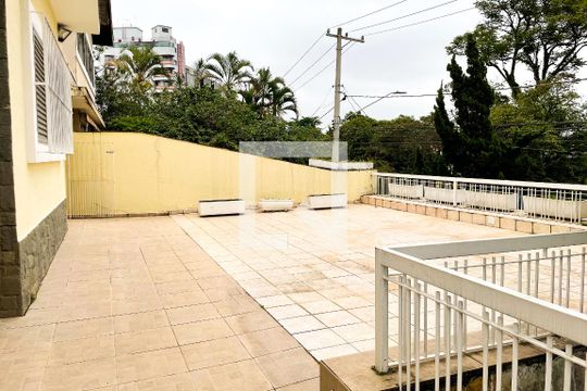 Terraço de casa para alugar com 5 quartos, 520m² em Alto da Lapa, São Paulo