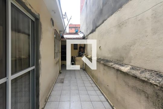 Corredor externo de kitnet/studio para alugar com 1 quarto, 38m² em Cidade São Mateus, São Paulo