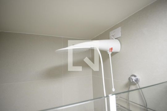 Banheiro de kitnet/studio à venda com 1 quarto, 24m² em Vila Mariana, São Paulo