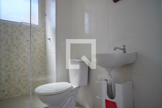 Banheiro  de apartamento à venda com 2 quartos, 48m² em Sarandi, Porto Alegre