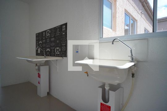 Cozinha  de apartamento à venda com 2 quartos, 48m² em Sarandi, Porto Alegre