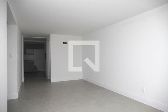 Sala de apartamento à venda com 2 quartos, 83m² em São João, Porto Alegre