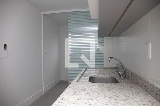 Cozinha + Área de Serviço de apartamento à venda com 2 quartos, 83m² em São João, Porto Alegre