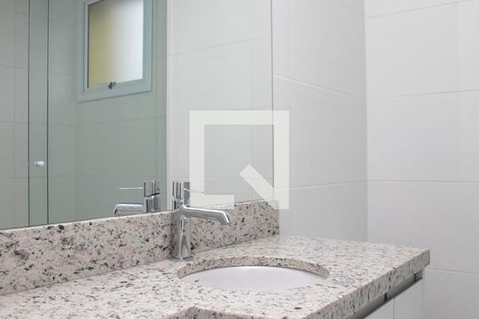 Banheiro Quarto 1 Suíte de apartamento à venda com 2 quartos, 83m² em São João, Porto Alegre