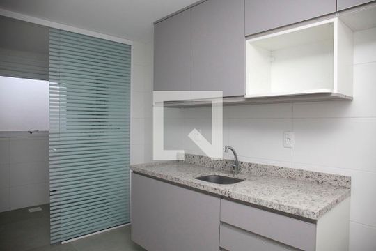 Cozinha + Área de Serviço de apartamento à venda com 2 quartos, 83m² em São João, Porto Alegre