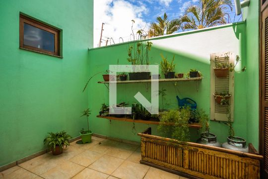 Área externa de casa à venda com 3 quartos, 264m² em Jardim do Salso, Porto Alegre