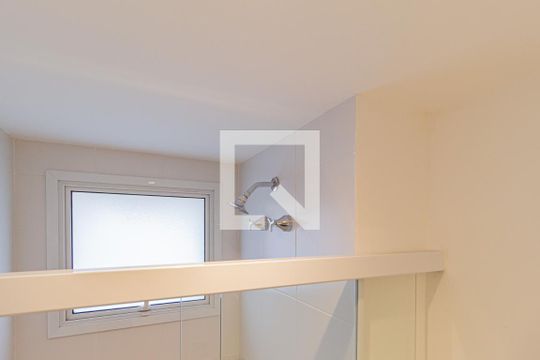 Banheiro da suíte de apartamento para alugar com 3 quartos, 66m² em Jardim das Belezas, Carapicuíba