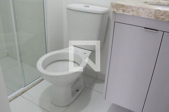 Banheiro de kitnet/studio para alugar com 1 quarto, 25m² em Santana, São Paulo