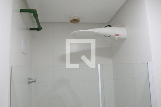 Banheiro de kitnet/studio para alugar com 1 quarto, 25m² em Santana, São Paulo