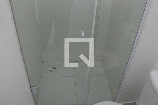 Banheiro de kitnet/studio para alugar com 1 quarto, 25m² em Santana, São Paulo