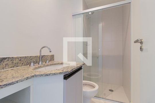 Banheiro de casa de condomínio para alugar com 3 quartos, 66m² em Jardim das Belezas, Carapicuíba