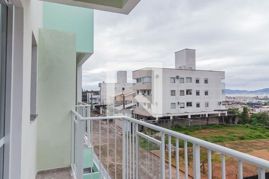 Sacada de kitnet/studio para alugar com 1 quarto, 24m² em Serraria, São José