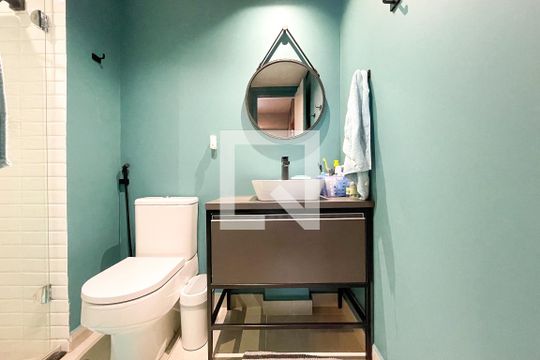 Banheiro de apartamento à venda com 1 quarto, 70m² em Vila Pompéia, São Paulo