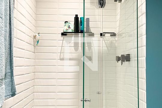 Banheiro de apartamento à venda com 1 quarto, 70m² em Vila Pompéia, São Paulo