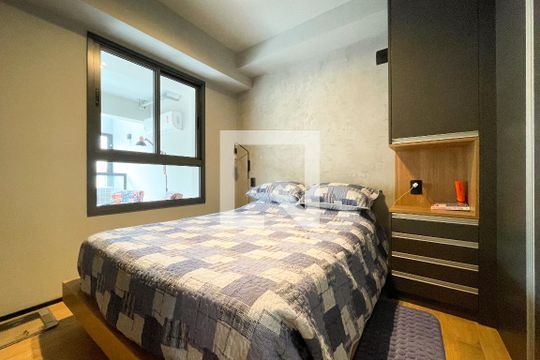 Quarto de apartamento à venda com 1 quarto, 70m² em Vila Pompéia, São Paulo