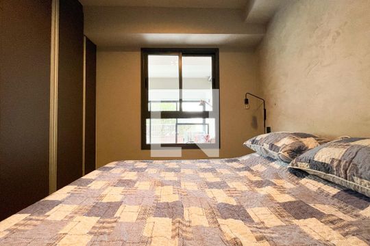 Quarto de apartamento à venda com 1 quarto, 70m² em Vila Pompéia, São Paulo