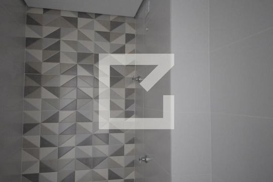 Banheiro de apartamento à venda com 2 quartos, 33m² em Vila Monumento, São Paulo