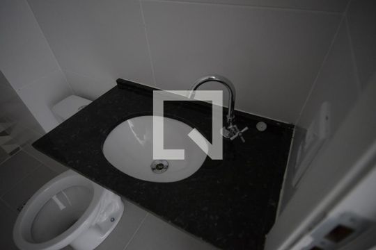 Banheiro de apartamento à venda com 2 quartos, 33m² em Vila Monumento, São Paulo