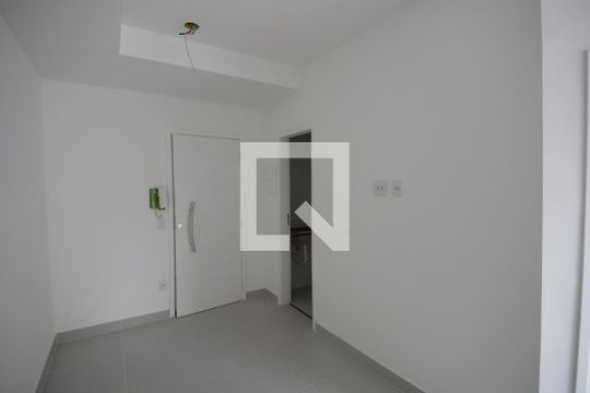 Sala/ Cozinha de apartamento à venda com 2 quartos, 33m² em Vila Monumento, São Paulo