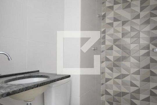 Banheiro de apartamento à venda com 2 quartos, 33m² em Vila Monumento, São Paulo
