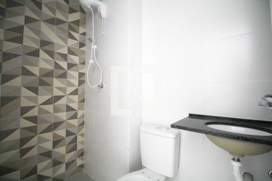 Banheiro de apartamento à venda com 2 quartos, 37m² em Vila Monumento, São Paulo