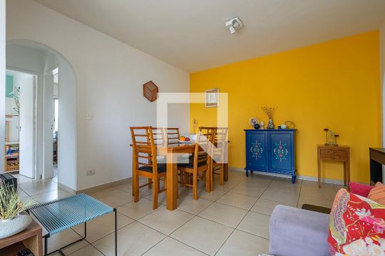 Sala de apartamento à venda com 2 quartos, 68m² em Vila Madalena, São Paulo