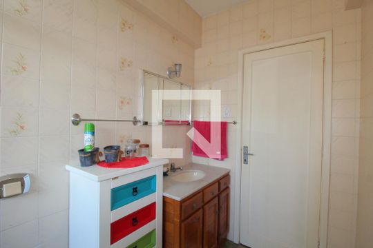 Banheiro de apartamento para alugar com 3 quartos, 130m² em Floresta, Porto Alegre