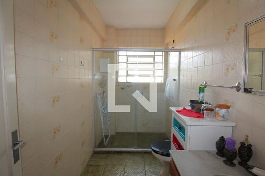 Banheiro de apartamento para alugar com 3 quartos, 130m² em Floresta, Porto Alegre