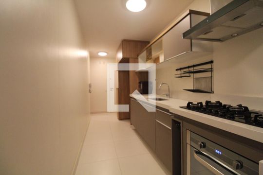 Cozinha e Área de Serviço de apartamento para alugar com 3 quartos, 134m² em Barra da Tijuca, Rio de Janeiro
