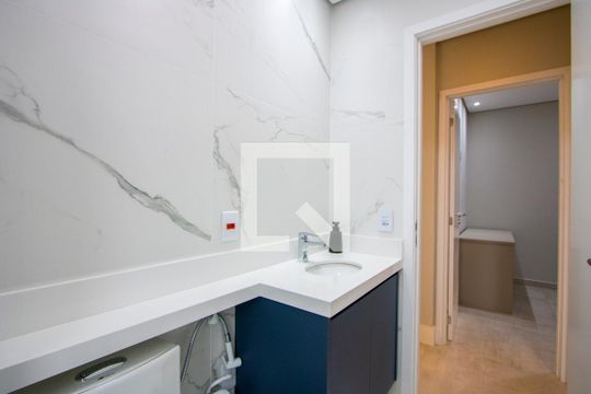 Banheiro de apartamento à venda com 2 quartos, 54m² em Vila Humaitá, Santo André