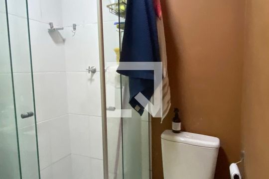 Banheiro da Suíte 1 de apartamento para alugar com 1 quarto, 55m² em Bethaville I, Barueri