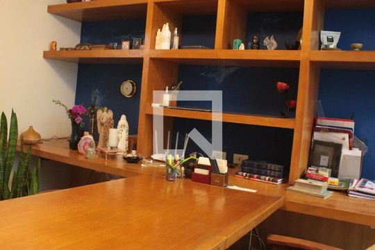 Escritório de casa para alugar com 6 quartos, 560m² em Vila Tramontano, São Paulo