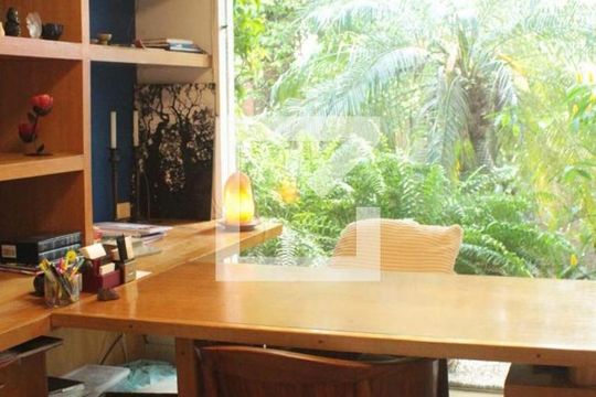 Escritório de casa para alugar com 6 quartos, 560m² em Vila Tramontano, São Paulo