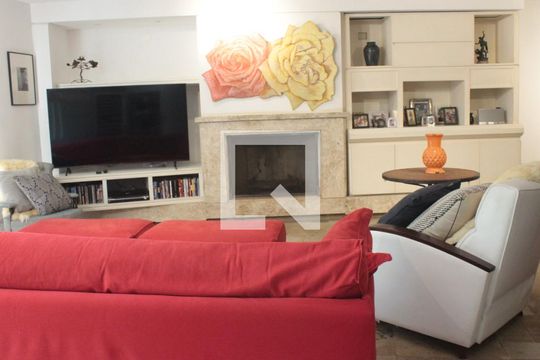 Casa para alugar com 6 quartos, 560m² em Vila Tramontano, São Paulo