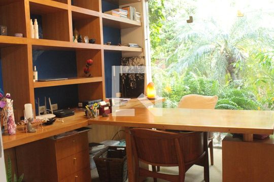 Escritório de casa para alugar com 6 quartos, 560m² em Vila Tramontano, São Paulo