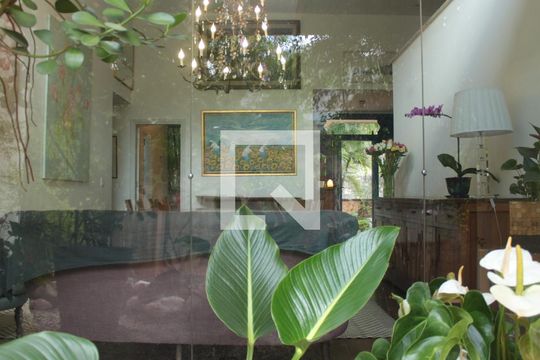 Jardim de casa para alugar com 6 quartos, 560m² em Vila Tramontano, São Paulo