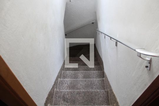 Escada de casa à venda com 2 quartos, 250m² em Vila Romana, São Paulo